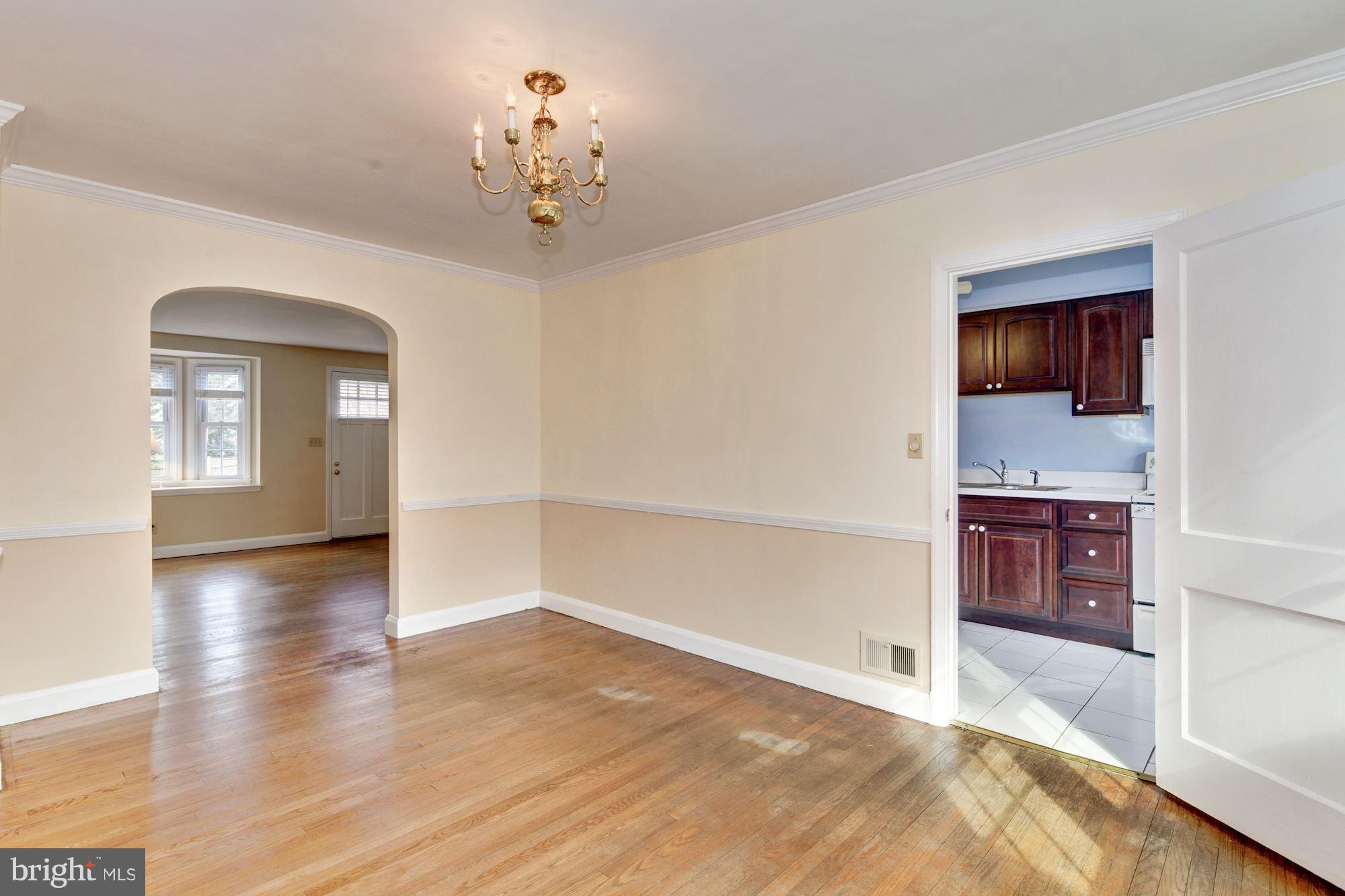 6639 Frederick Road Baltimore, MD 21228 - Photo 8 of 28 Dining Room