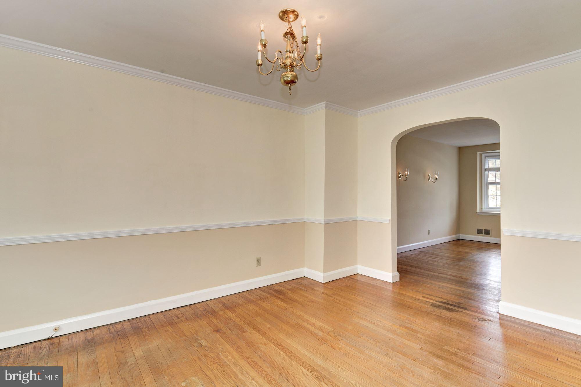 6639 Frederick Road Baltimore, MD 21228 - Photo 9 of 28 Dining Room