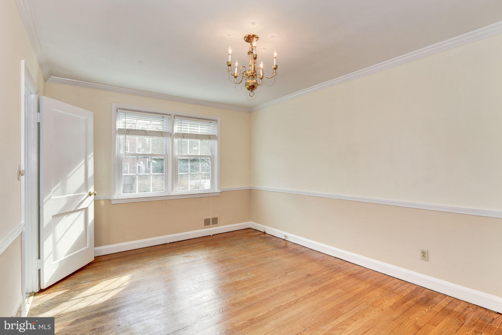 6639 Frederick Road Baltimore, MD 21228 - Photo 10 of 28 Dining Room