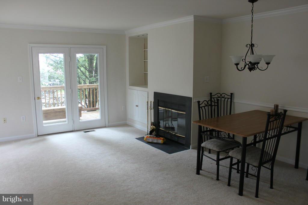 6314 Over See Court Springfield, VA 22152 - Photo 2 of 18 Living Room