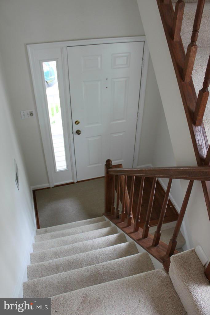 6314 Over See Court Springfield, VA 22152 - Photo 13 of 18 Foyer