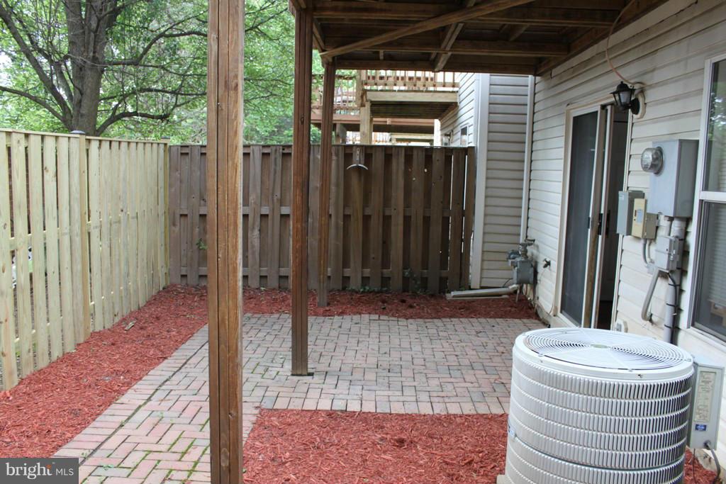 6314 Over See Court Springfield, VA 22152 - Photo 16 of 18 Exterior (Rear)