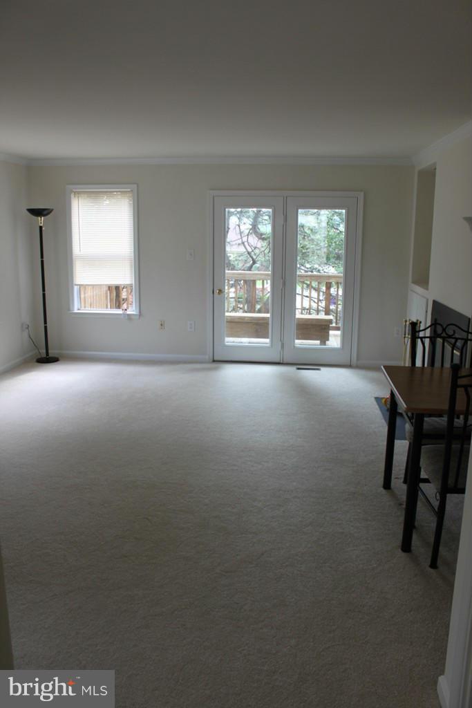 6314 Over See Court Springfield, VA 22152 - Photo 3 of 18 Living Room