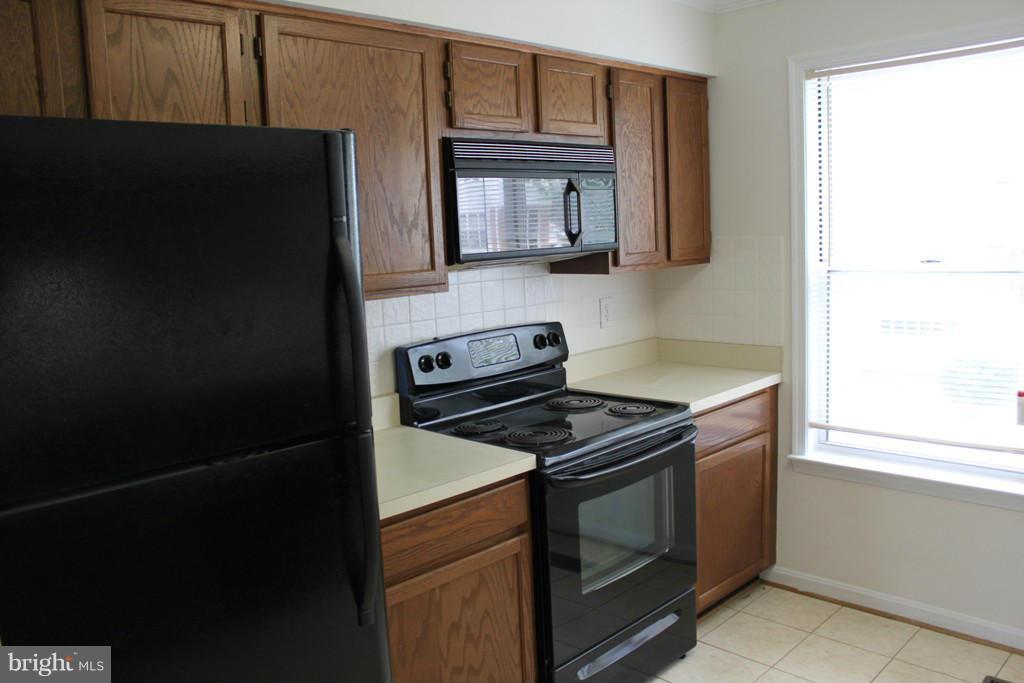 6314 Over See Court Springfield, VA 22152 - Photo 5 of 18 Kitchen