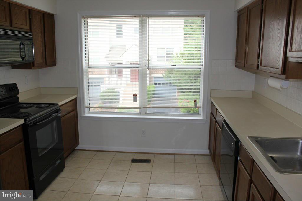 6314 Over See Court Springfield, VA 22152 - Photo 6 of 18 Kitchen
