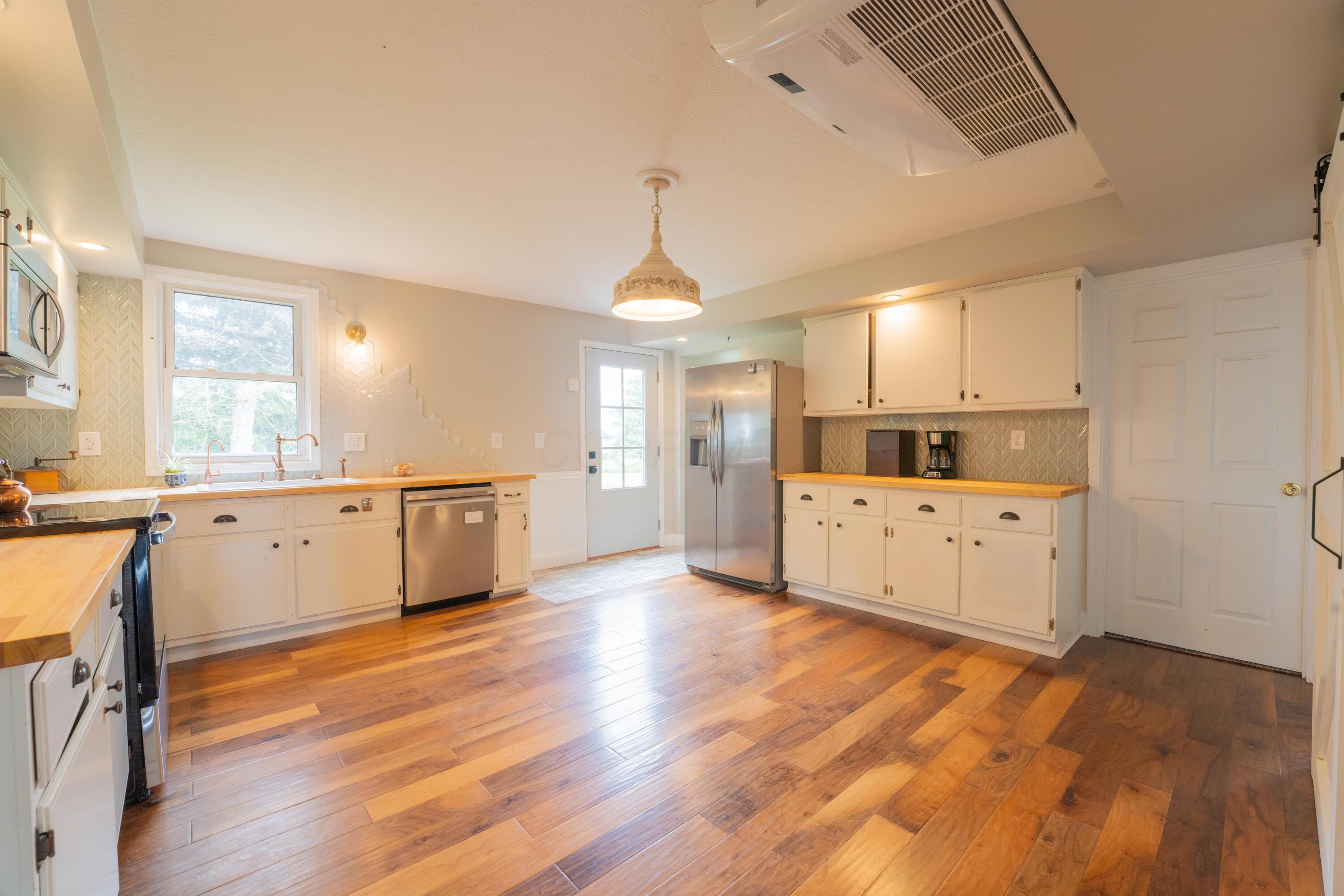 12270 London Road Orient, OH 43146 - Photo 14 of 65 12270London-2128-HDR