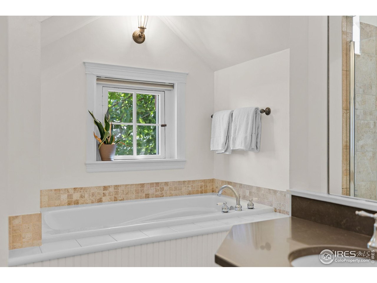 1133 Mapleton Avenue Boulder, CO 80304 - Photo 30 of 40 a bathroom with a bathtub and a window