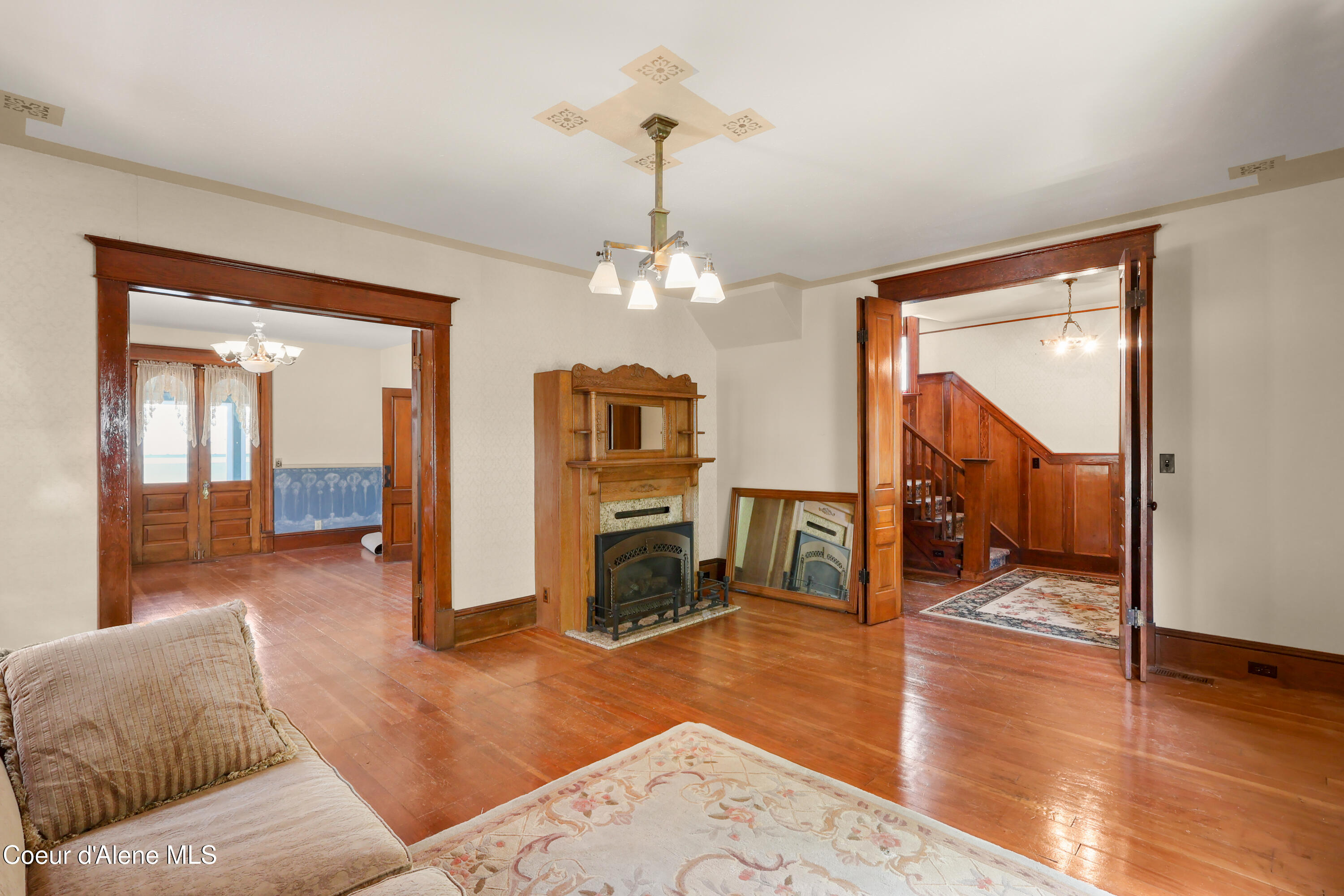 211 2nd Street Wallace, ID 83873 - Photo 10 of 26 Living Room