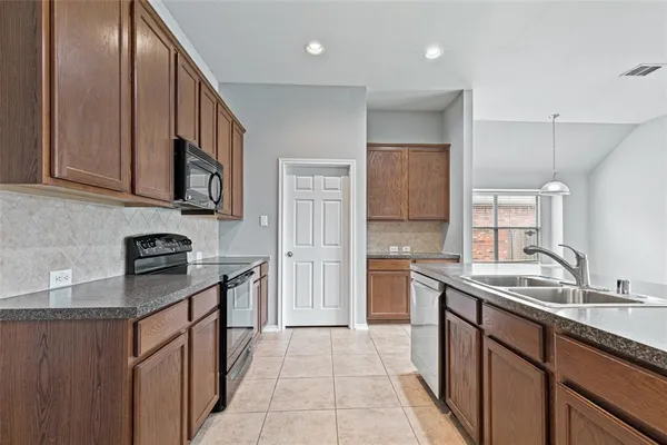 $2,025 | 1204 Cedar Cove Place, Royse City, TX 75189