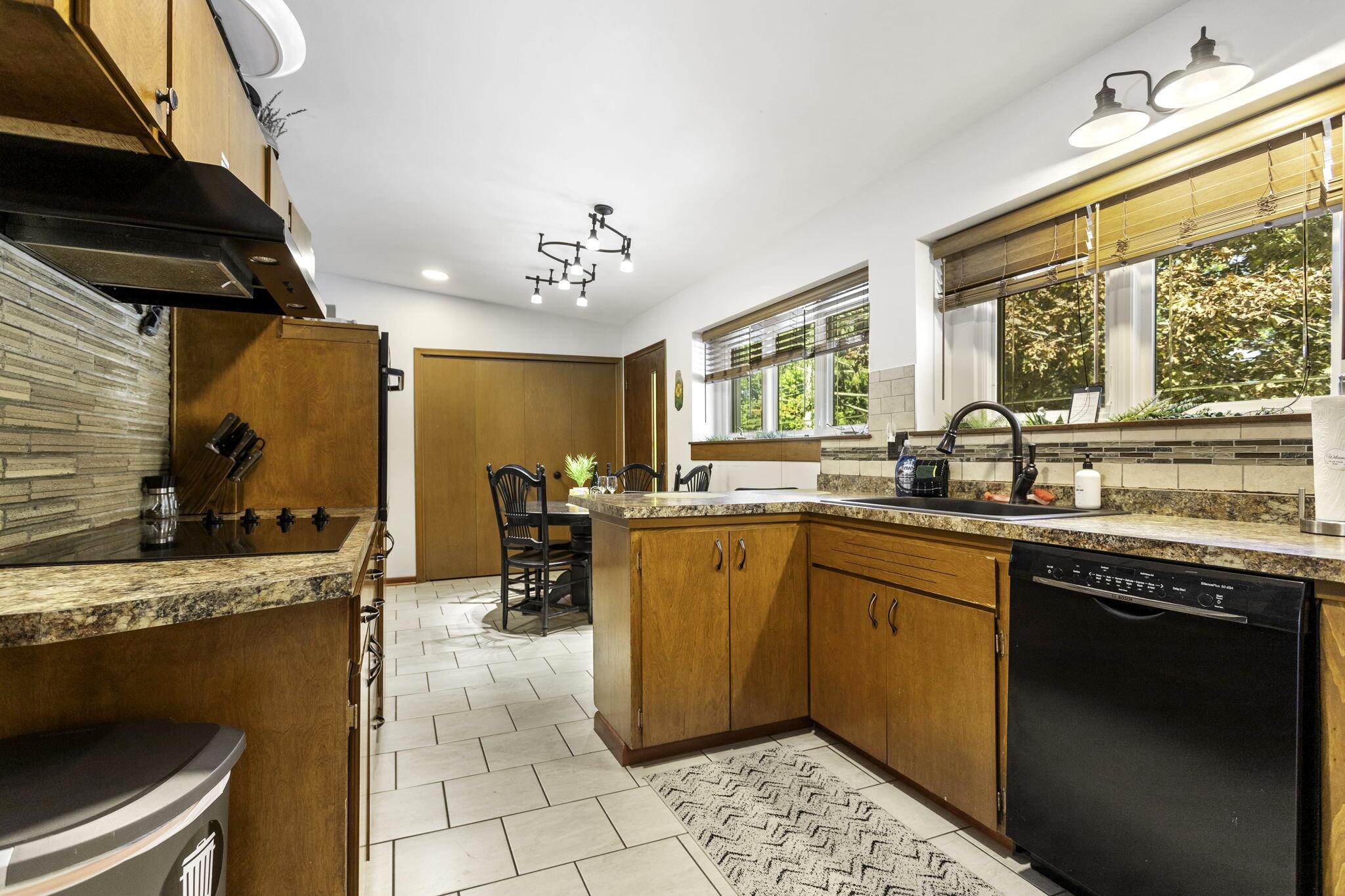 2878 West Bundy Road Coloma, MI 49038 - Photo 11 of 78 02_interior-08