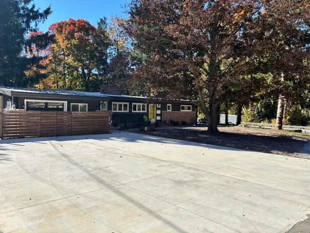 $610,000 | 2878 West Bundy Road, Coloma, MI 49038