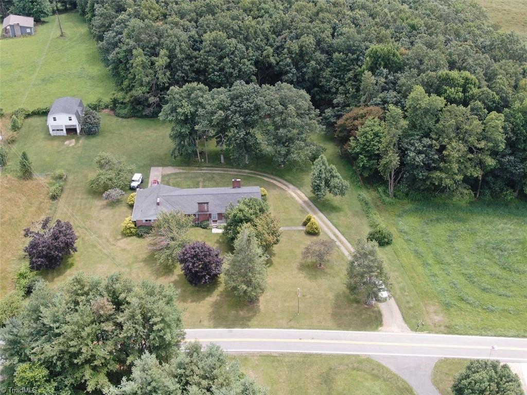 574 Hardin Camp Road Ennice, NC 28623 - Photo 4 of 50 Gallery Image 4