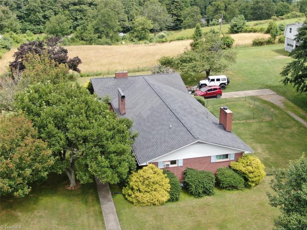 574 Hardin Camp Road Ennice, NC 28623 - Photo 8 of 50 Gallery Image 8