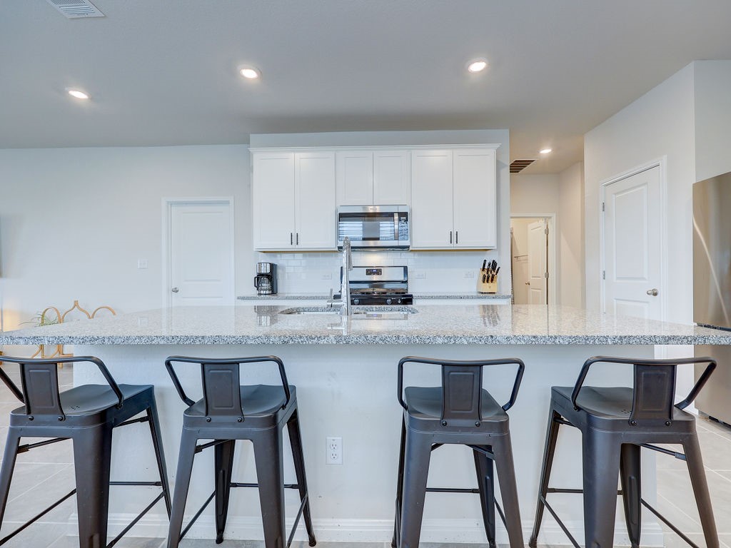 325 Serpens Street Georgetown, TX 78628 - Photo 7 of 40 Breakfast bar