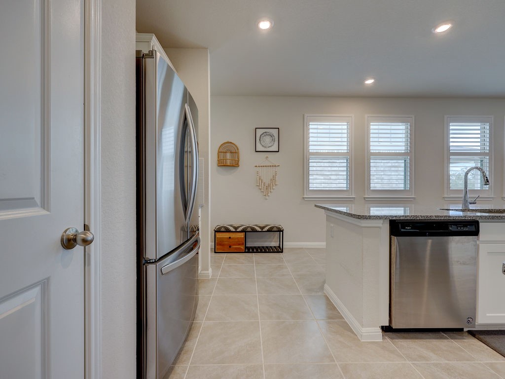 325 Serpens Street Georgetown, TX 78628 - Photo 9 of 40 Refrigerator stays for tenant