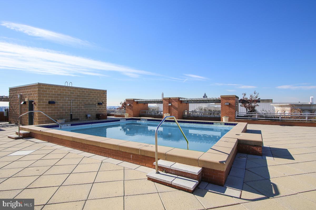 631 D Street Northwest, Unit 1238 Washington, DC 20004 - Photo 40 of 40 Roof top Pool