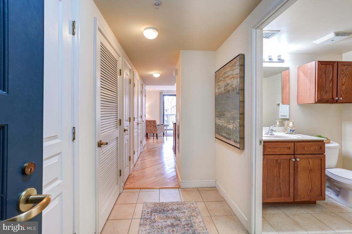 631 D Street Northwest, Unit 1238 Washington, DC 20004 - Photo 4 of 40 Entrance Foyer