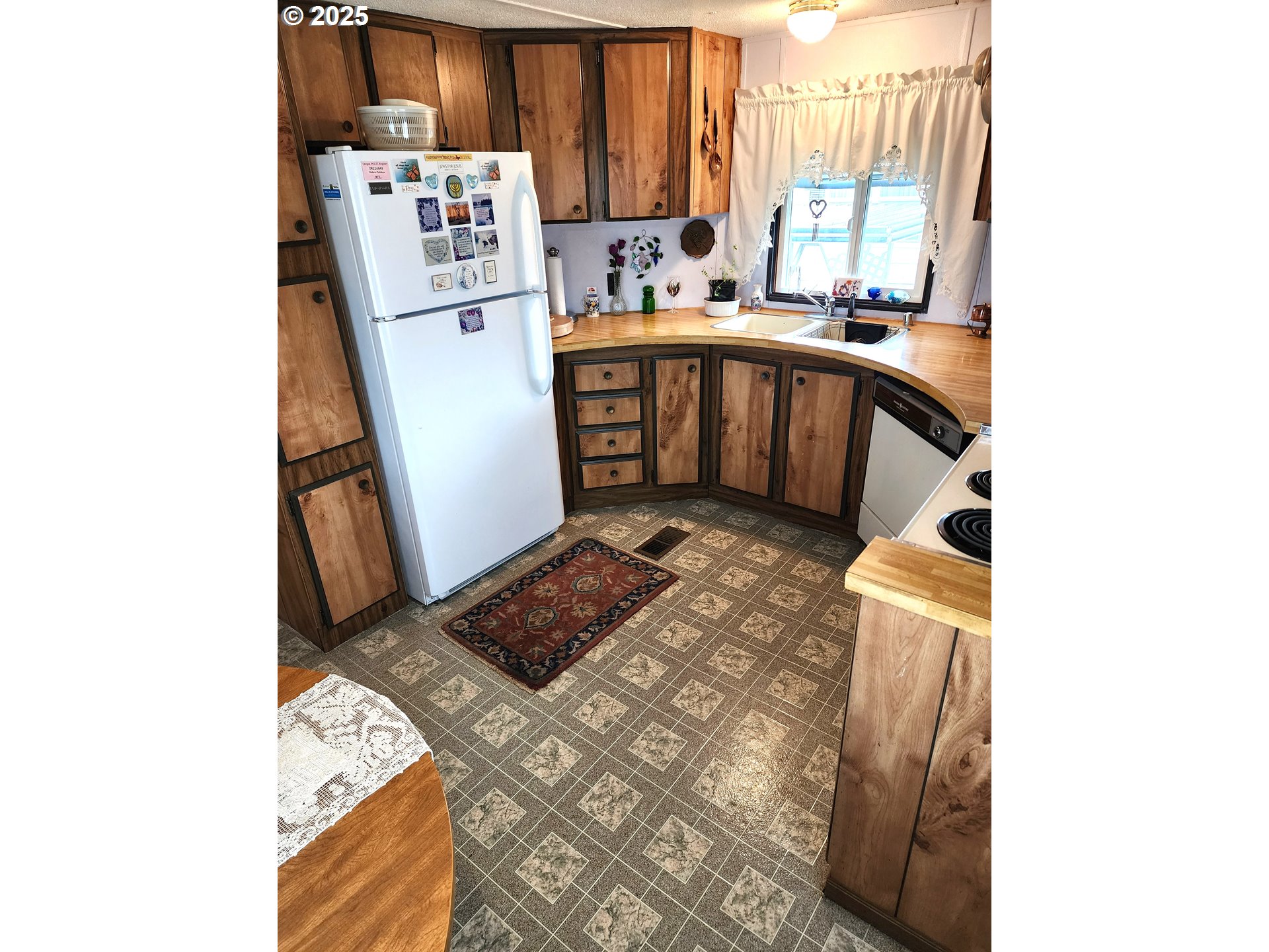 21016 Southeast Stark Street, Unit 35 Gresham, OR 97030 - Photo 6 of 14 Kitchen