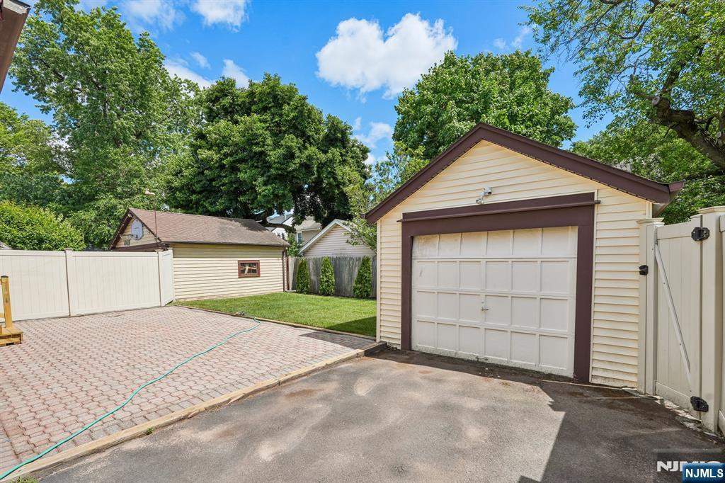 21 Ferncliff Road Bloomfield, NJ 07003 - Photo 43 of 46