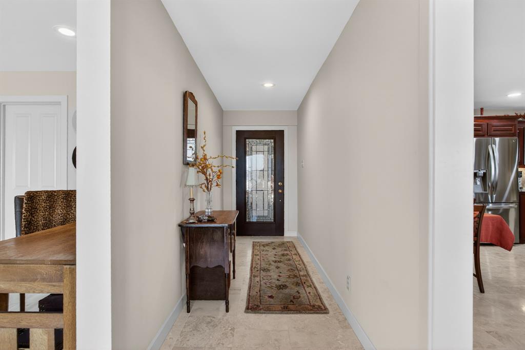 218 North Broadway Azle, TX 76020 - Photo 11 of 40 Entryway