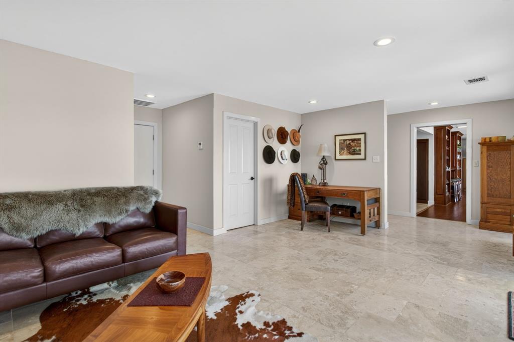 218 North Broadway Azle, TX 76020 - Photo 14 of 40