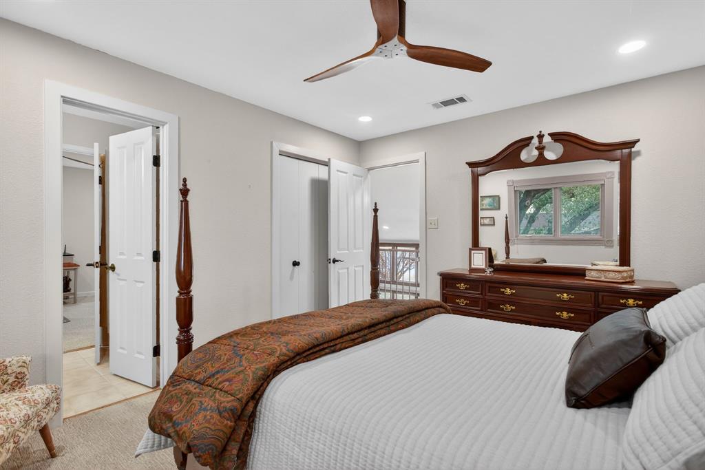 218 North Broadway Azle, TX 76020 - Photo 29 of 40 with Jack and Jill Bath