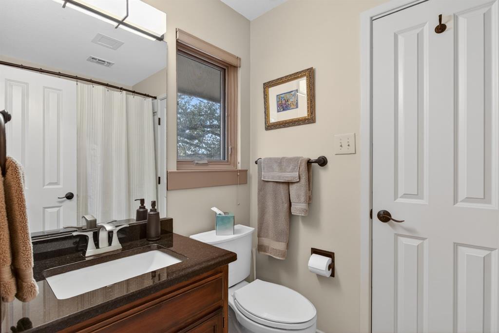 218 North Broadway Azle, TX 76020 - Photo 30 of 40 Jack and Jill Bath