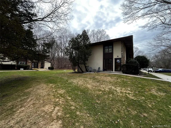 $235,000 | 1 Pine Street, Unit 1, Selden, NY 11784