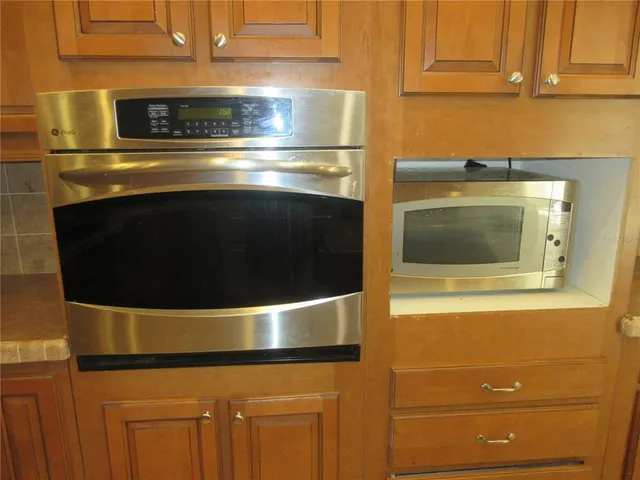 $182,900 | 18415 Southeast 58th Place, Ocklawaha, FL 32179