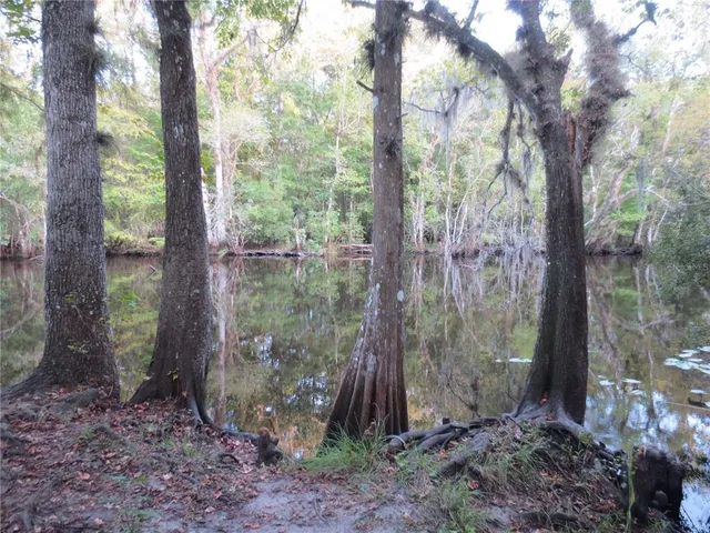 $182,900 | 18415 Southeast 58th Place, Ocklawaha, FL 32179