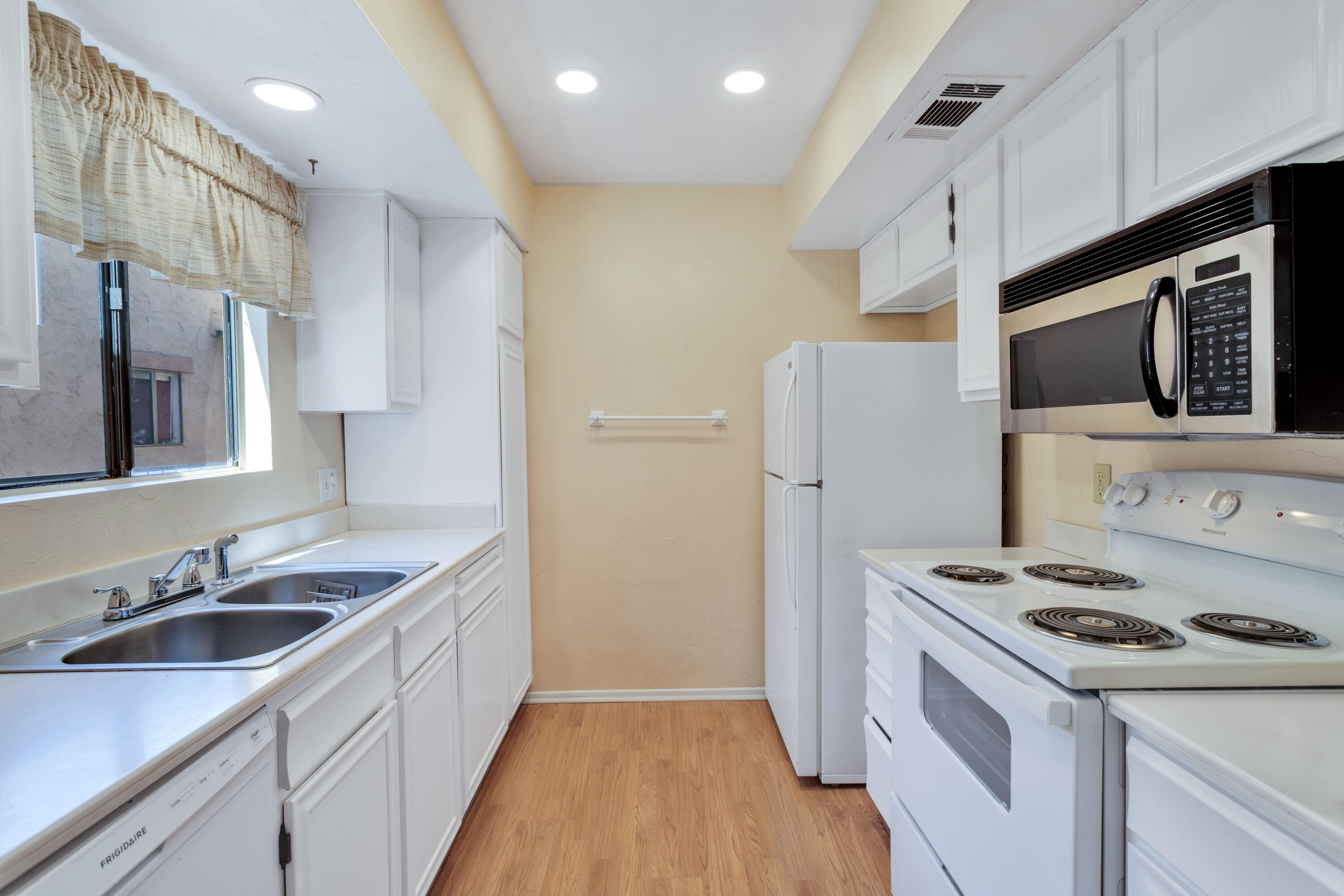 1050 Ramon Road, Unit 113 Palm Springs, CA 92264 - Photo 14 of 53 11