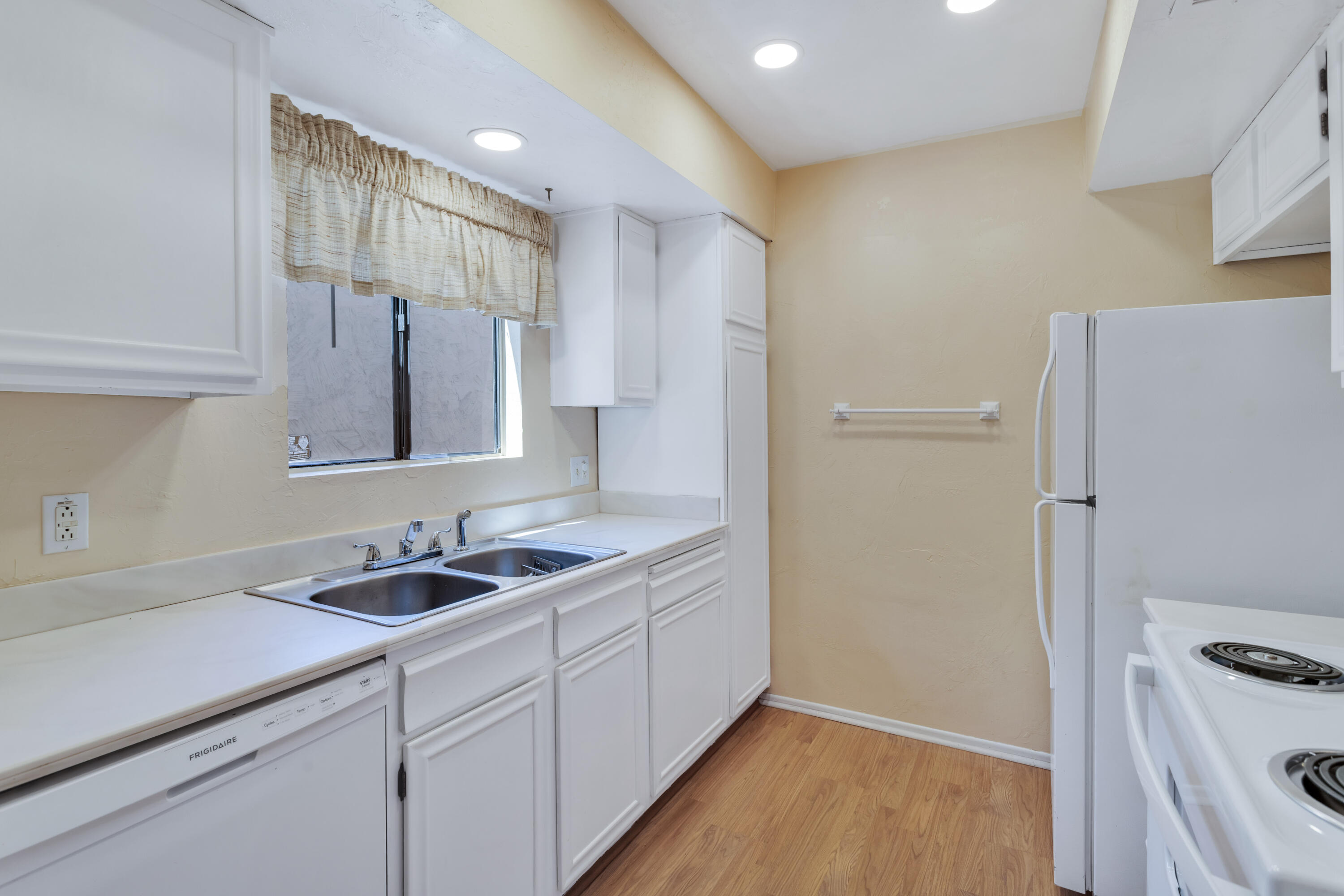 1050 Ramon Road, Unit 113 Palm Springs, CA 92264 - Photo 17 of 53 12