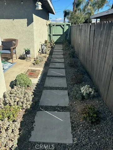 a view of a backyard with pathway