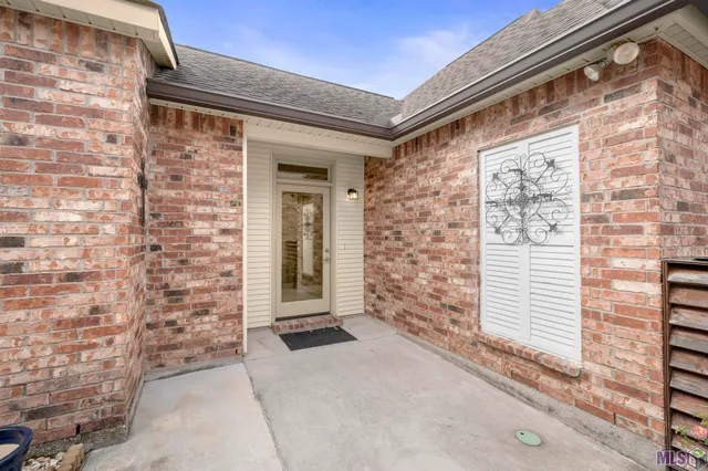 $330,000 | 5379 Courtyard Drive, Gonzales, LA 70737