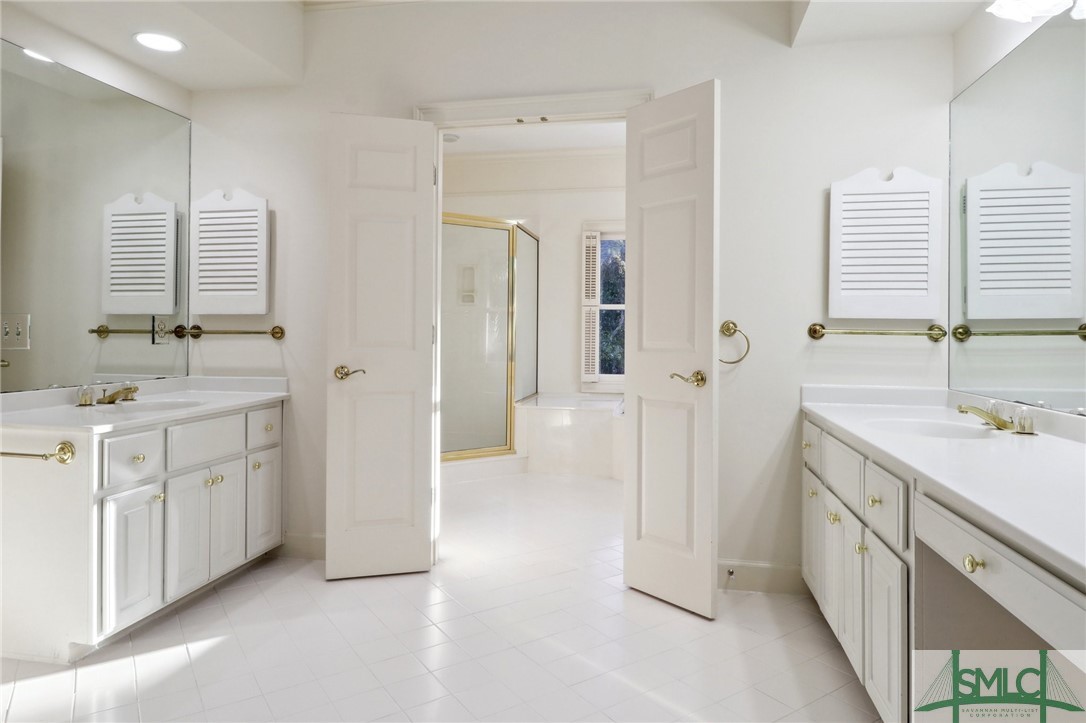 17 Long Island Road Savannah, GA 31411 - Photo 17 of 35 Spacious Master Bath Has Two Vanities with Sinks a