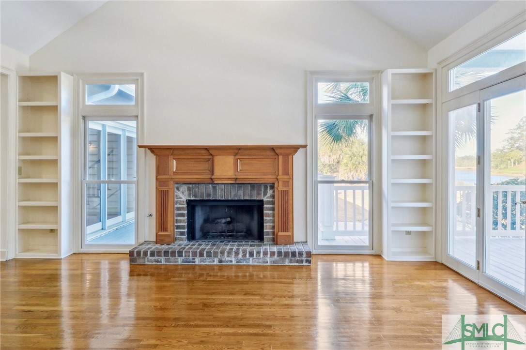 17 Long Island Road Savannah, GA 31411 - Photo 6 of 35 Family Room with Cathedral Ceiling, Fireplace, Bui