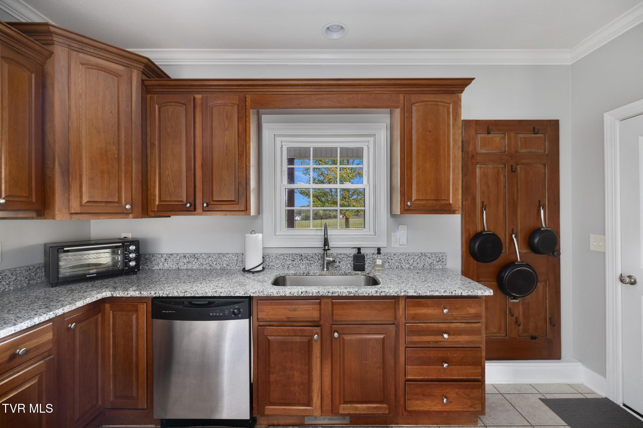 183 Jay Armentrout Road Jonesborough, TN 37659 - Photo 13 of 50 Kitchen
