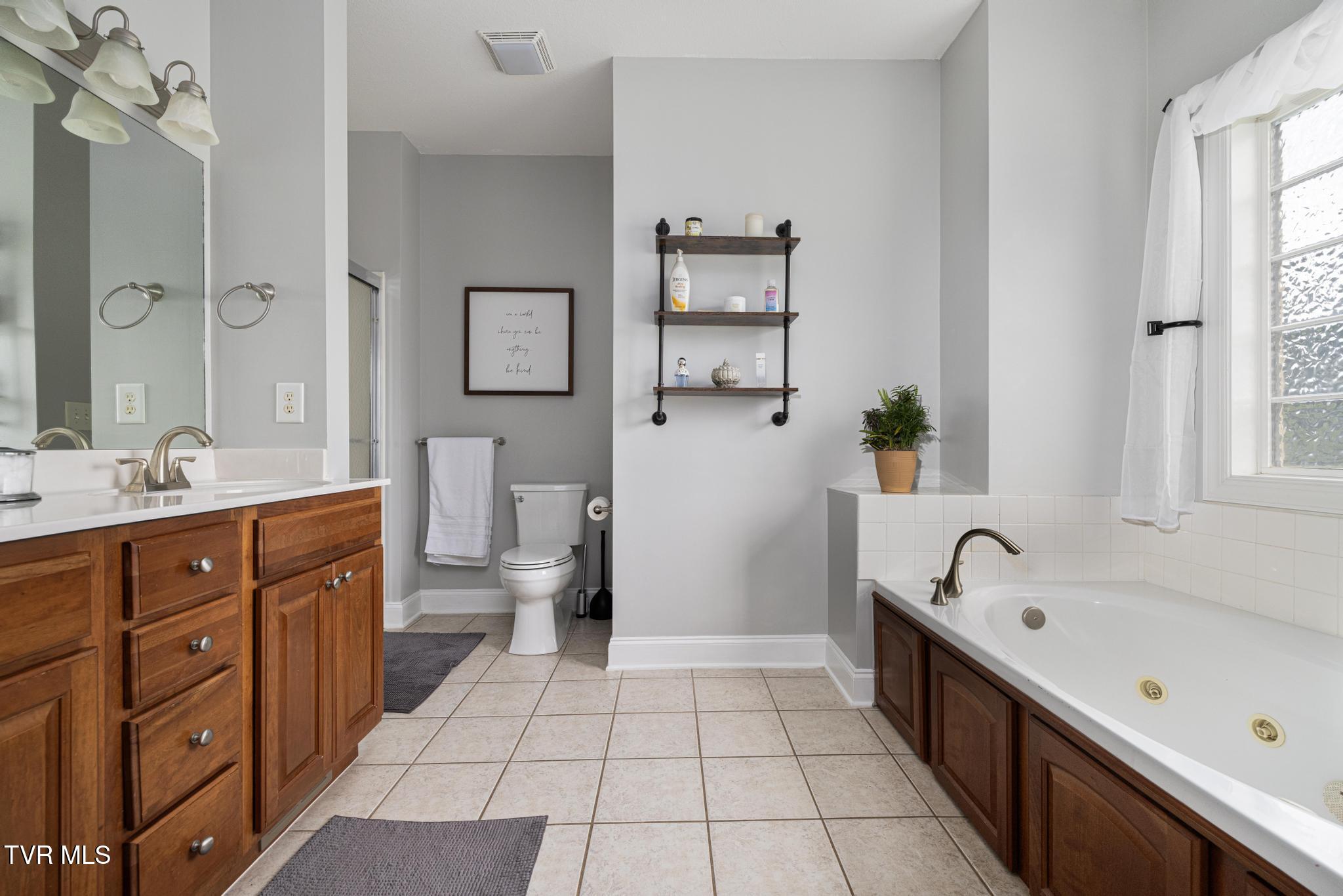 183 Jay Armentrout Road Jonesborough, TN 37659 - Photo 23 of 50 Primary bathroom