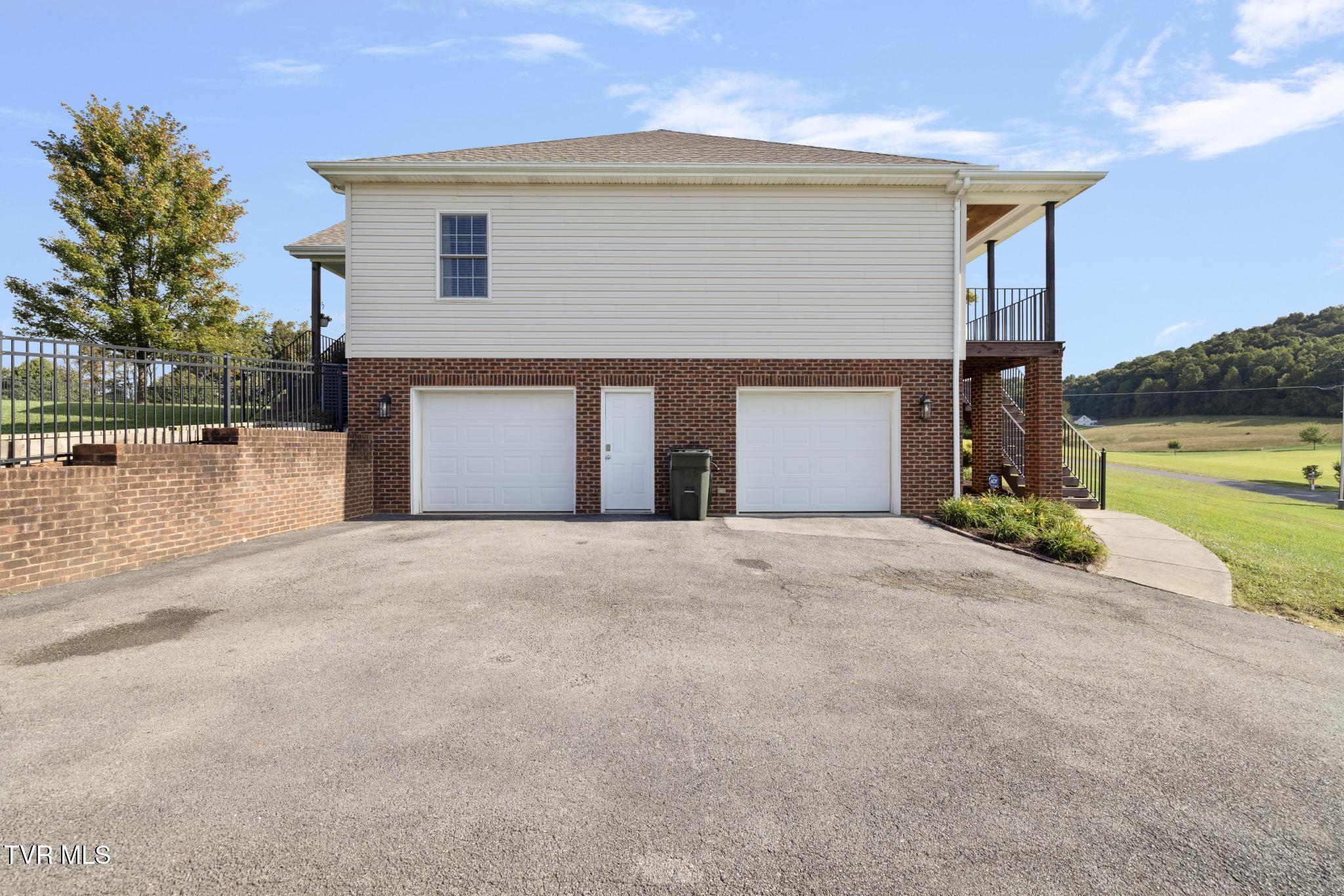 183 Jay Armentrout Road Jonesborough, TN 37659 - Photo 33 of 50 2 car garage