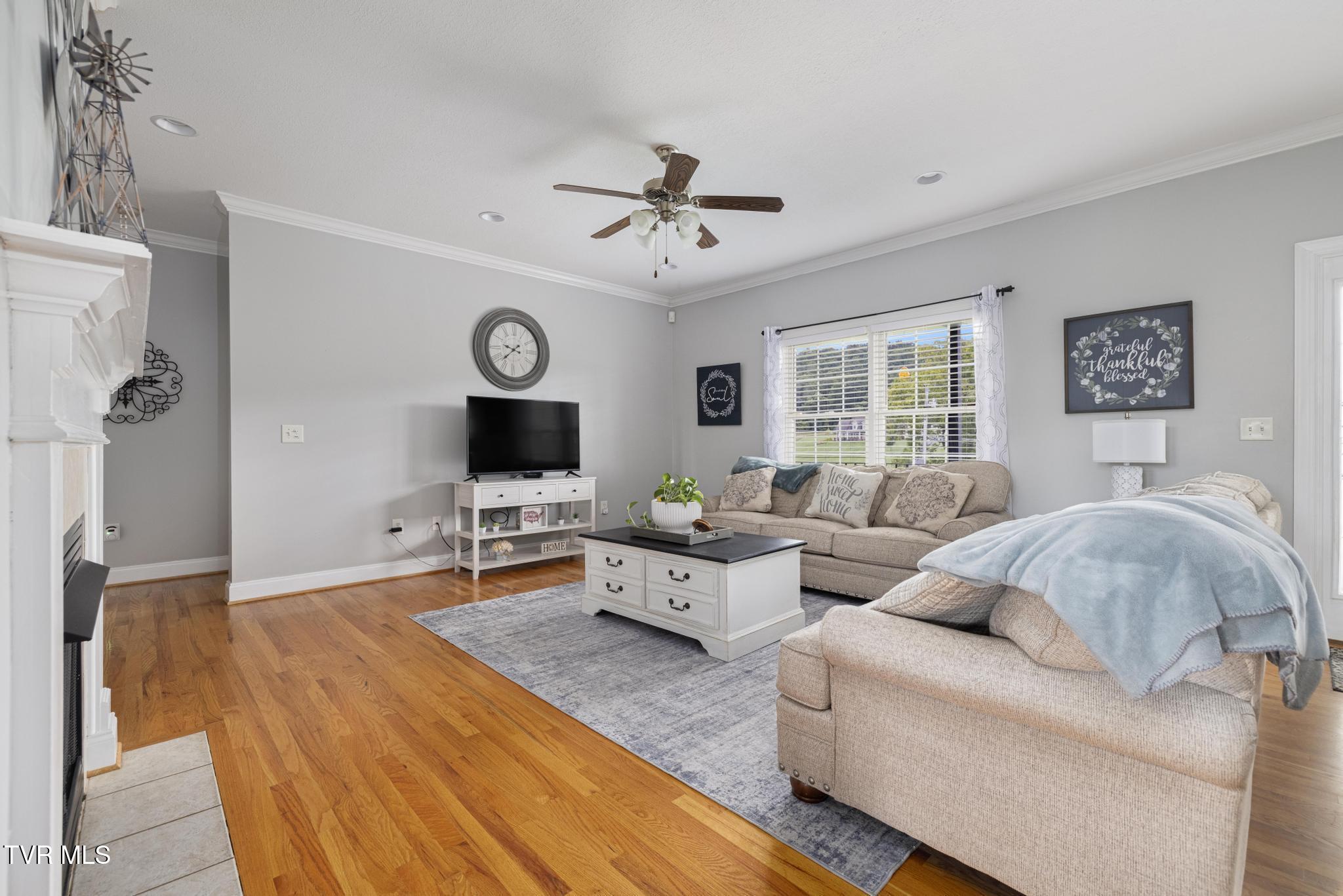 183 Jay Armentrout Road Jonesborough, TN 37659 - Photo 9 of 50 Living room