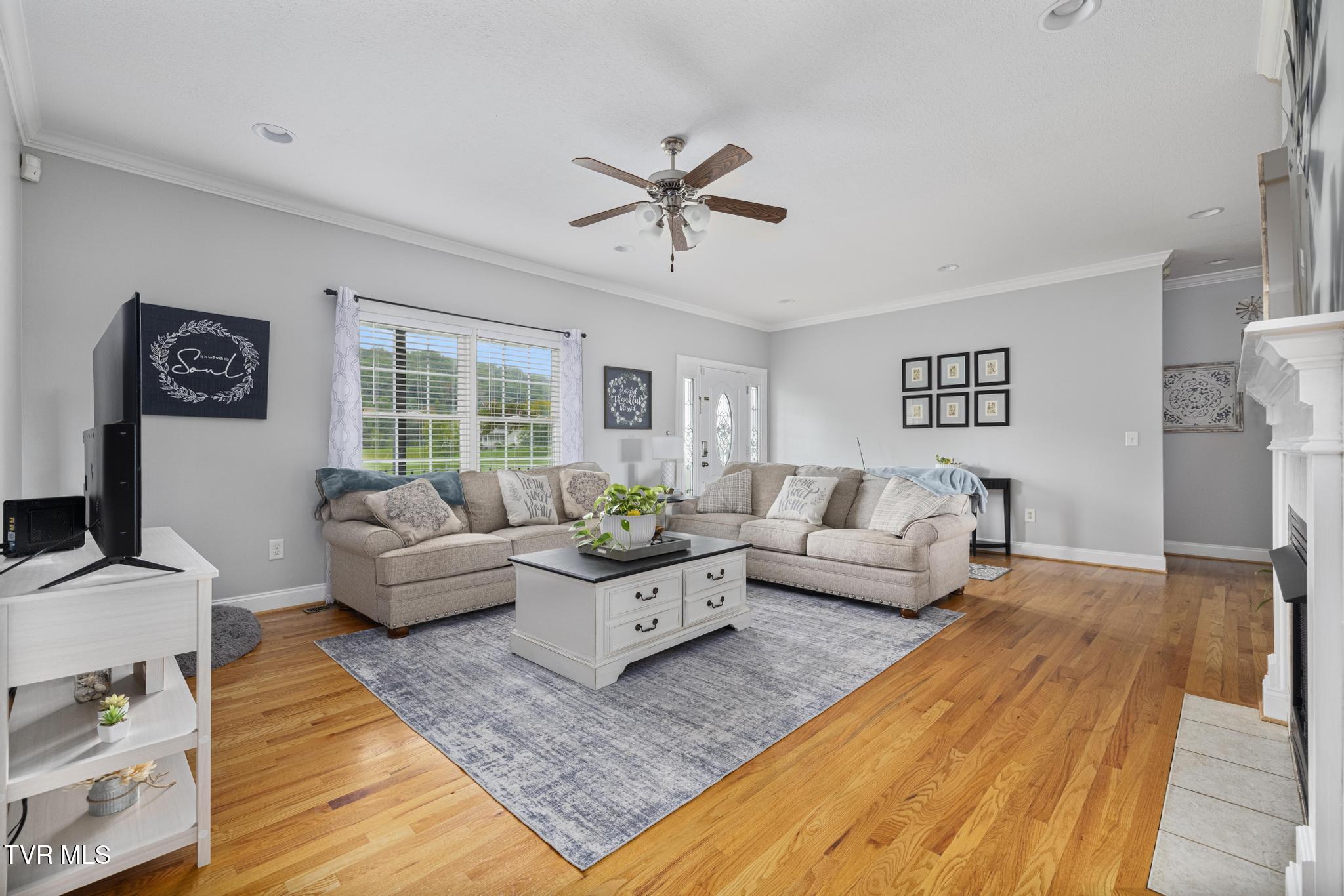 183 Jay Armentrout Road Jonesborough, TN 37659 - Photo 10 of 50 Living room