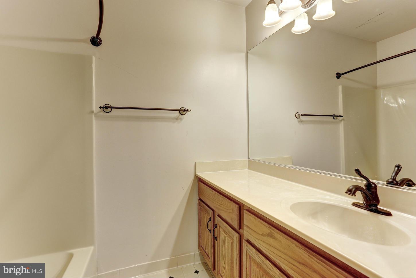 6445 River Run Columbia, MD 21044 - Photo 25 of 30 Bath (Full)