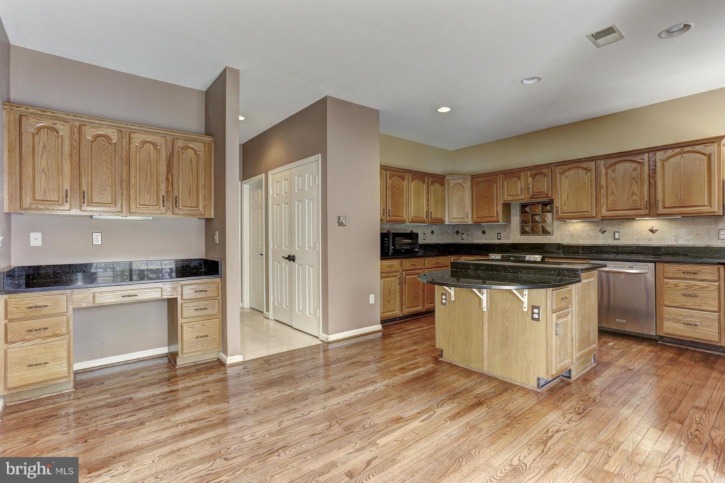 6445 River Run Columbia, MD 21044 - Photo 10 of 30 Chef-Inspired Kitchen