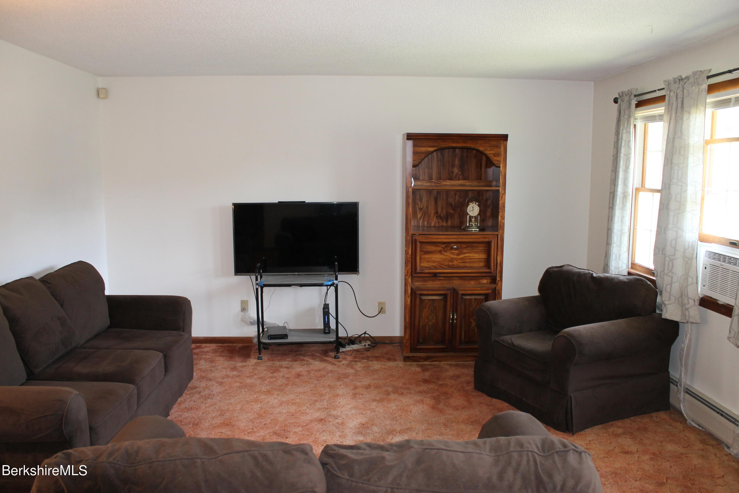 67 Howe Road Pittsfield, MA 01201 - Photo 17 of 44 Living Room