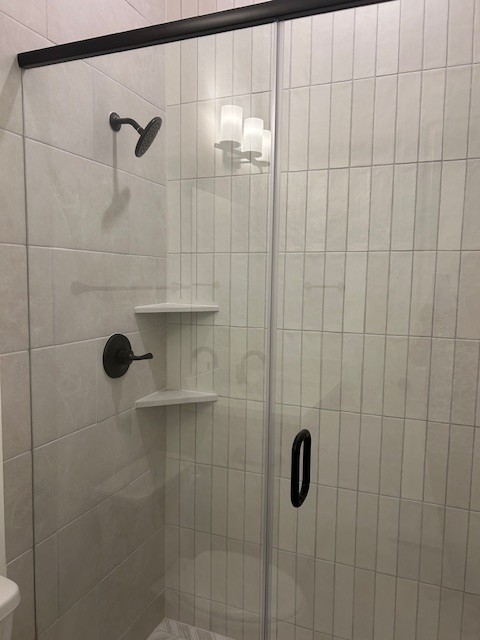 4418 Heather Xing Road Fulshear, TX 77441 - Photo 14 of 22 Second bath downstairs offers a free standing shower in lieu of a tub.