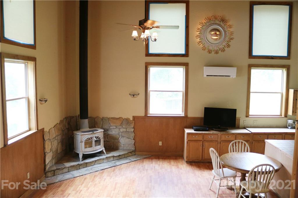 152 Arrington Branch Road Marshall, NC 28753 - Photo 2 of 40 Gallery Image 2