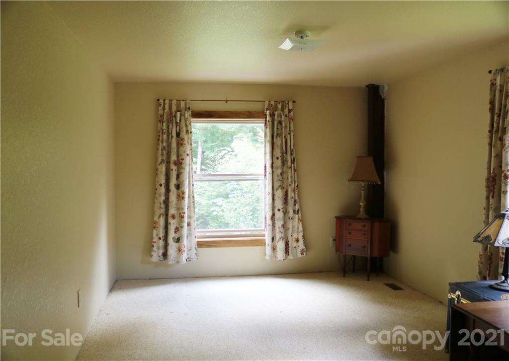 152 Arrington Branch Road Marshall, NC 28753 - Photo 10 of 40 Gallery Image 10