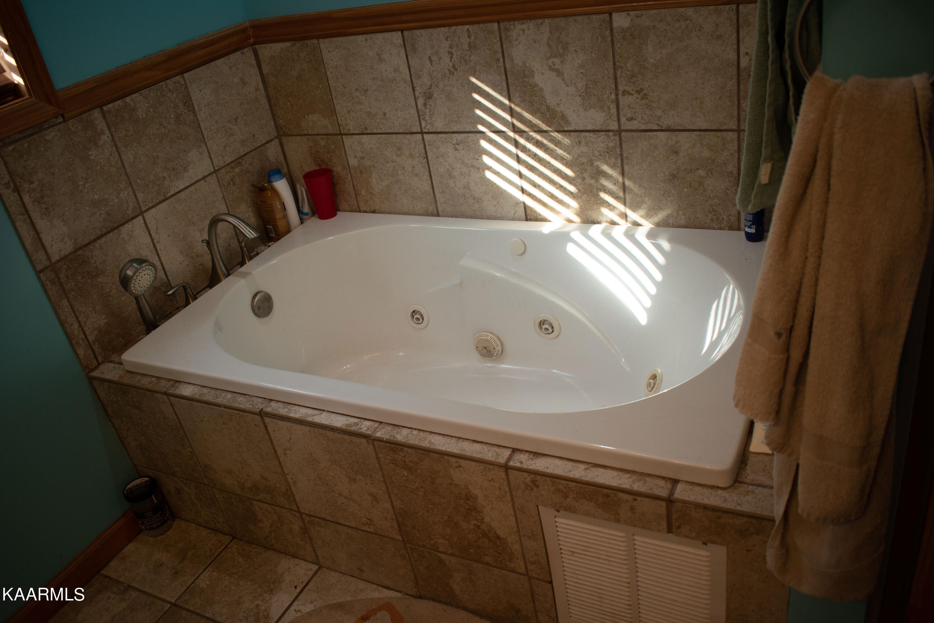 1396 Montgomery Road Tazewell, TN 37879 - Photo 24 of 28 2B59CE98-CD7D-4827-AF22-5D0E0EAA5E75