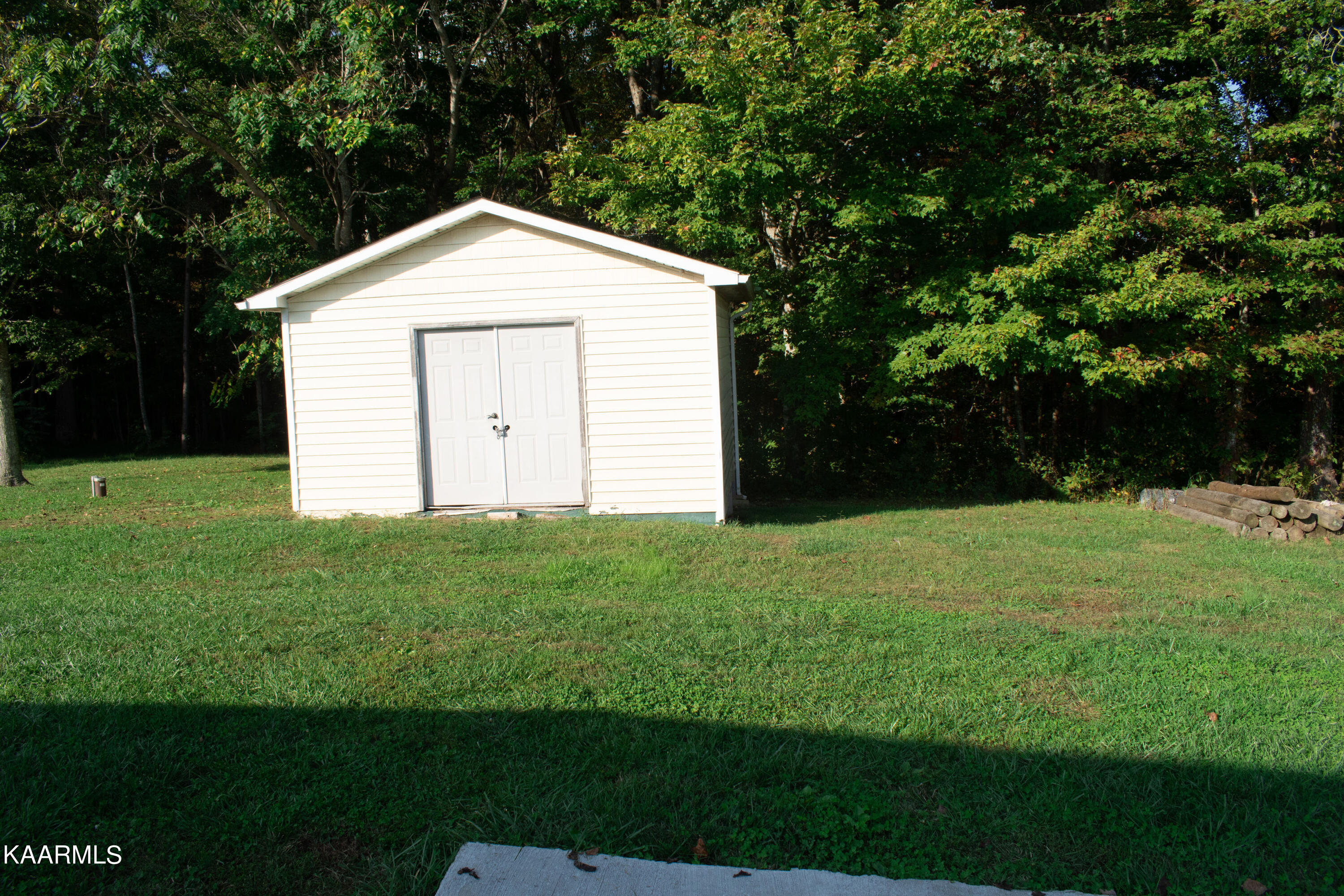 1396 Montgomery Road Tazewell, TN 37879 - Photo 4 of 28 2B23427C-A5F3-4EE5-B50A-370E03D32F78