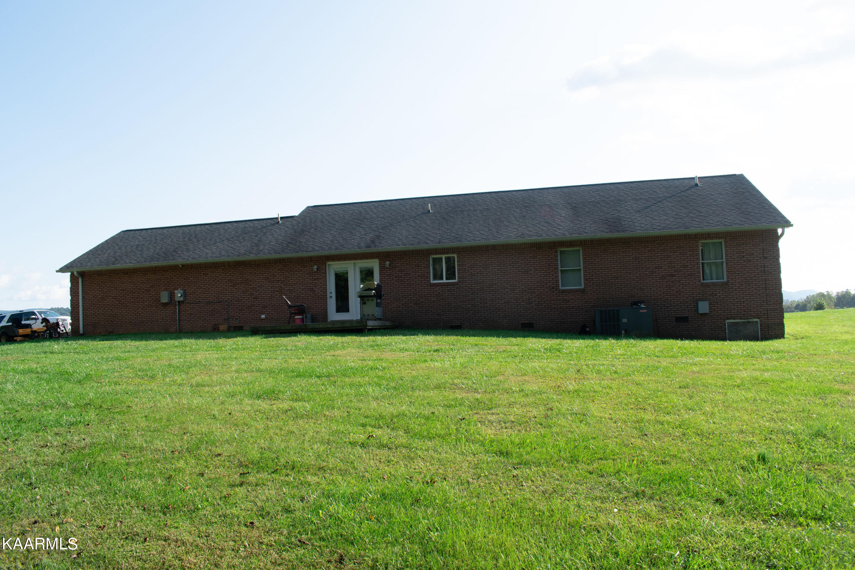 1396 Montgomery Road Tazewell, TN 37879 - Photo 5 of 28 1C5CD4A6-7157-4891-9BFD-028F6A686C47